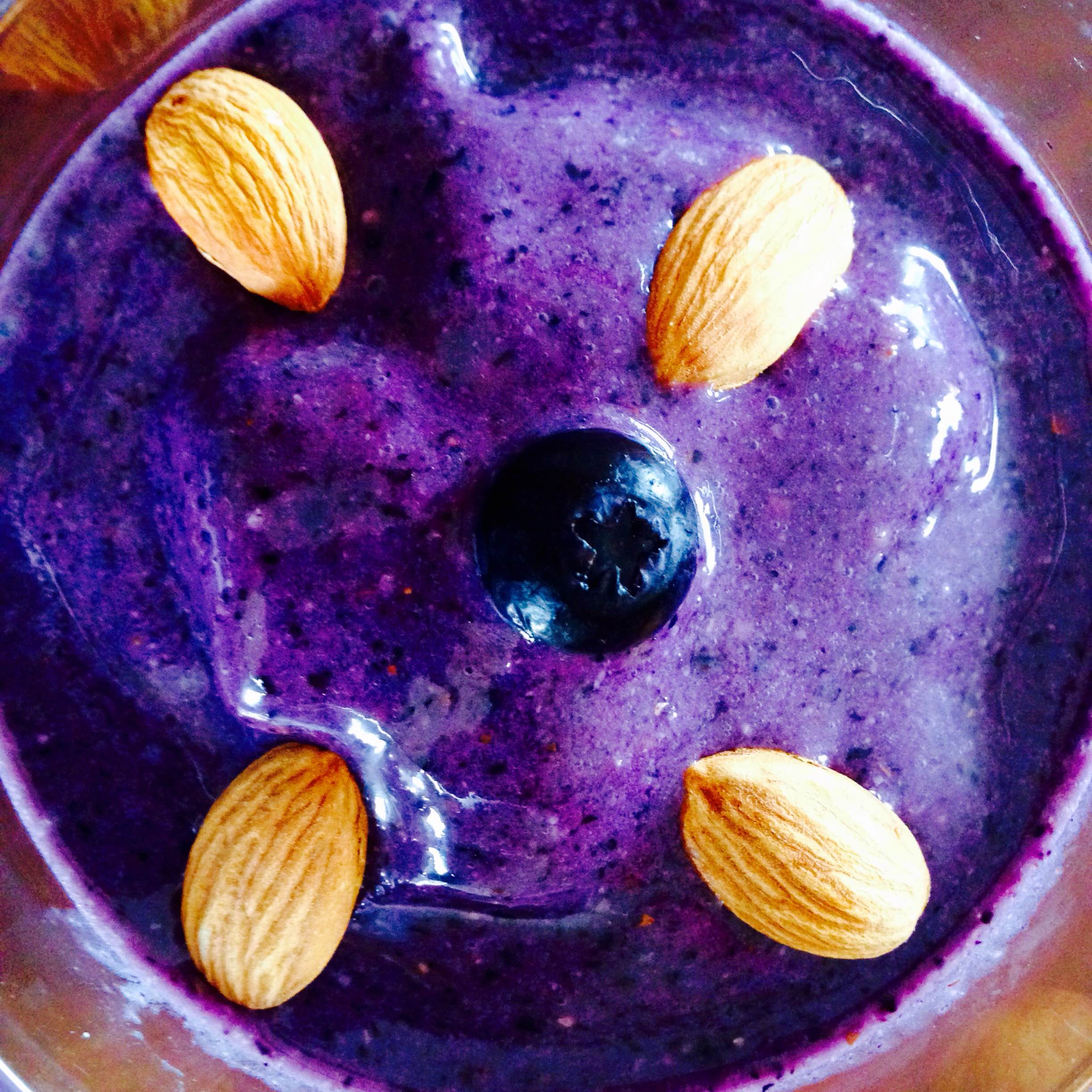Blueberry and almond smoothie